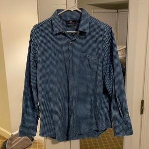 Vineyard Vines slim fit tucker shirt 97% cotton 3% spandex Large